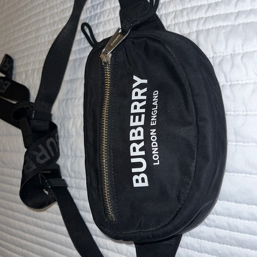 Ladies Burberry crossbody bag